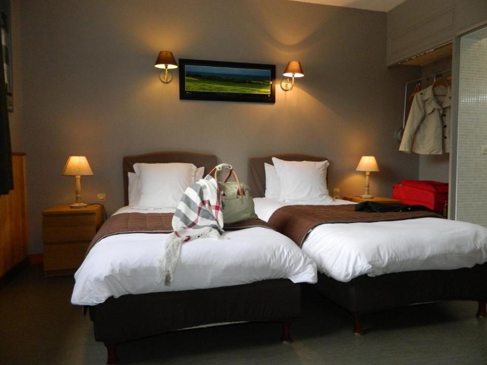 Logis - Auberge Du Colombier Guînes Habitación foto